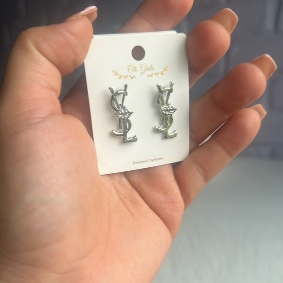 NEW stainless steel Silver Initial Earrings new - Picture 4 of 4